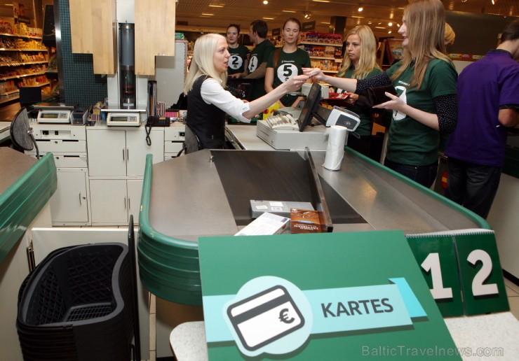 Norēķini ar bezskaidru naudu latu un eiro vienlaicīgās apgrozības periodā notiks divas reizes ātrāk - 12 minūšu laikā, maksājot skaidrā naudā, var nor Norēķini ar bezskaidru naudu latu un eiro vienlaicīgās apgrozības periodā notiks divas reizes ātrāk - 12 minūšu laikā, maksājot skaidrā naudā, var nor 111911