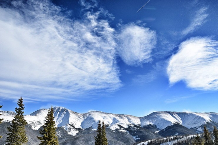 Kolorado Winter Park kūrorts sastāv no trīs savstarpēji savienotām kalnu virsotnēm : Winter Park, Mary Jane, and Vasquez Ridge Kolorado Winter Park kūrorts sastāv no trīs savstarpēji savienotām kalnu virsotnēm : Winter Park, Mary Jane, and Vasquez Ridge 113094