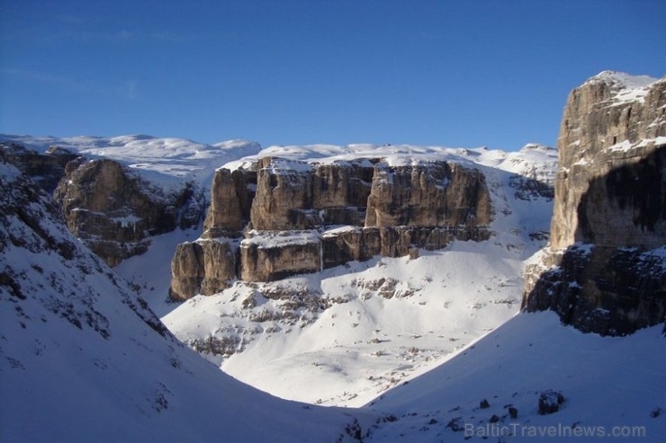Val di Fassa kūrorts ietver vairākus mazus kūrortciematiņus - Kampitello, Kanaceja, Macina, Moena, Poca, Vigo un Soraga. Val di Fassa kūrorts ietver vairākus mazus kūrortciematiņus - Kampitello, Kanaceja, Macina, Moena, Poca, Vigo un Soraga. 113143