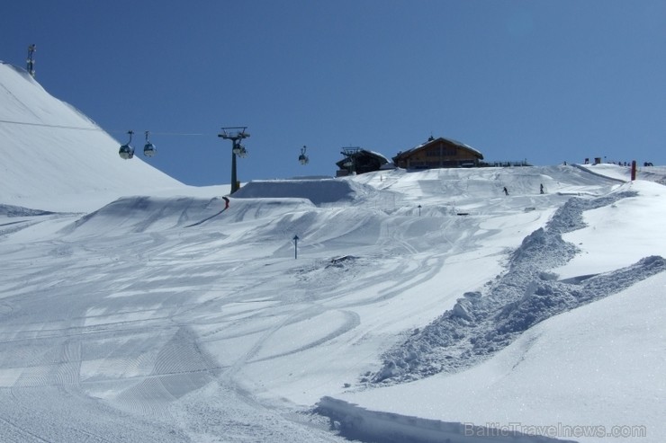 Madonna di Campiglio kūrorts atrodas Itālijas Ziemeļos starp Brenta Dolomītu Alpiem un Adamello-Presanella Glacieriem. Madonna di Campiglio kūrorts atrodas Itālijas Ziemeļos starp Brenta Dolomītu Alpiem un Adamello-Presanella Glacieriem. 113148