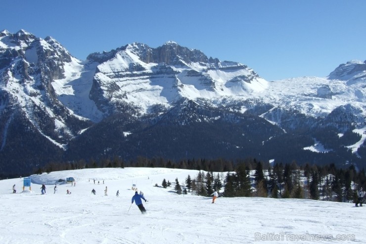 Madonna di Campiglio kūrorts atrodas Itālijas Ziemeļos starp Brenta Dolomītu Alpiem un Adamello-Presanella Glacieriem. Madonna di Campiglio kūrorts atrodas Itālijas Ziemeļos starp Brenta Dolomītu Alpiem un Adamello-Presanella Glacieriem. 113149