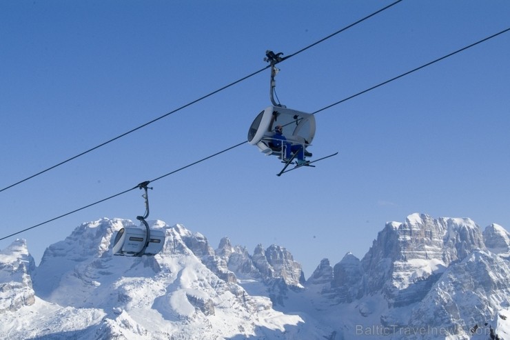Madonna di Campiglio kūrorts atrodas Itālijas Ziemeļos starp Brenta Dolomītu Alpiem un Adamello-Presanella Glacieriem. Madonna di Campiglio kūrorts atrodas Itālijas Ziemeļos starp Brenta Dolomītu Alpiem un Adamello-Presanella Glacieriem. 113151
