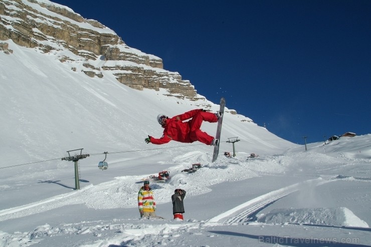 Madonna di Campiglio kūrorts atrodas Itālijas Ziemeļos starp Brenta Dolomītu Alpiem un Adamello-Presanella Glacieriem. Madonna di Campiglio kūrorts atrodas Itālijas Ziemeļos starp Brenta Dolomītu Alpiem un Adamello-Presanella Glacieriem. 113152