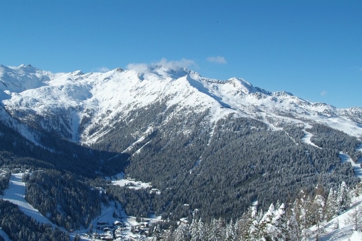 Madonna di Campiglio kūrorts atrodas Itālijas Ziemeļos starp Brenta Dolomītu Alpiem un Adamello-Presanella Glacieriem. Madonna di Campiglio kūrorts atrodas Itālijas Ziemeļos starp Brenta Dolomītu Alpiem un Adamello-Presanella Glacieriem. 113155