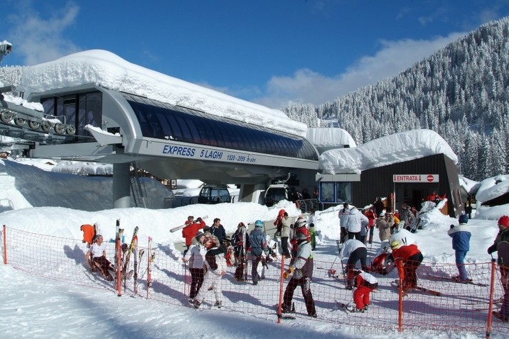 Madonna di Campiglio kūrorts atrodas Itālijas Ziemeļos starp Brenta Dolomītu Alpiem un Adamello-Presanella Glacieriem. Madonna di Campiglio kūrorts atrodas Itālijas Ziemeļos starp Brenta Dolomītu Alpiem un Adamello-Presanella Glacieriem. 113156