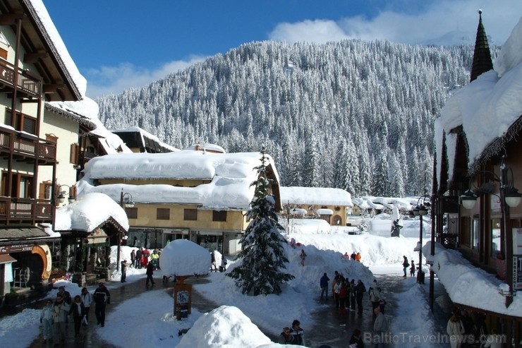 Madonna di Campiglio kūrorts atrodas Itālijas Ziemeļos starp Brenta Dolomītu Alpiem un Adamello-Presanella Glacieriem. Madonna di Campiglio kūrorts atrodas Itālijas Ziemeļos starp Brenta Dolomītu Alpiem un Adamello-Presanella Glacieriem. 113157