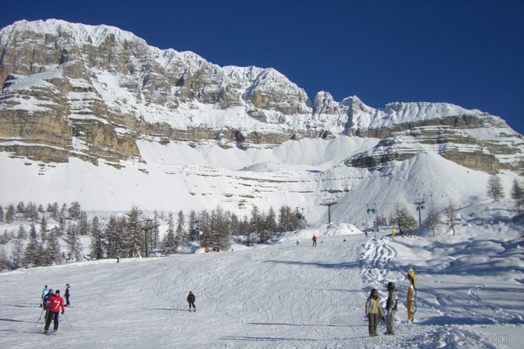 Madonna di Campiglio kūrorts atrodas Itālijas Ziemeļos starp Brenta Dolomītu Alpiem un Adamello-Presanella Glacieriem. Madonna di Campiglio kūrorts atrodas Itālijas Ziemeļos starp Brenta Dolomītu Alpiem un Adamello-Presanella Glacieriem. 113159