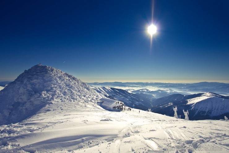 Jasna atrodas netālu no Popradas, Zemo Tatru centrā. Kūrorta augstākā virsotne ir Chopok kalns (2024m). Jasna atrodas netālu no Popradas, Zemo Tatru centrā. Kūrorta augstākā virsotne ir Chopok kalns (2024m). 113182