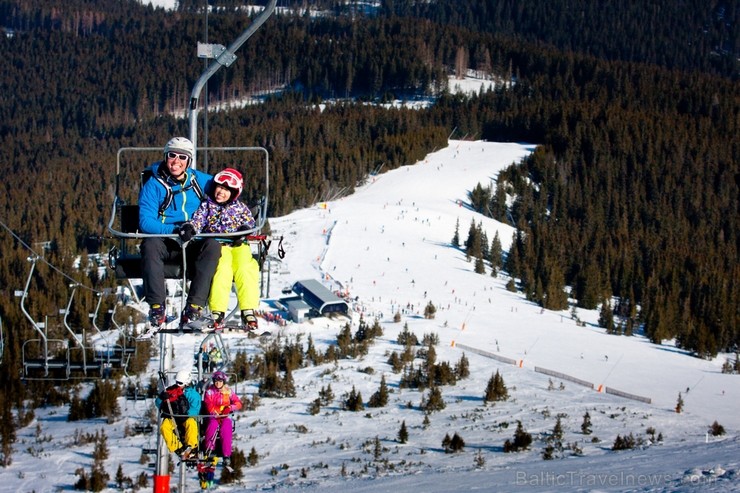 Jasna atrodas netālu no Popradas, Zemo Tatru centrā. Kūrorta augstākā virsotne ir Chopok kalns (2024m). Jasna atrodas netālu no Popradas, Zemo Tatru centrā. Kūrorta augstākā virsotne ir Chopok kalns (2024m). 113187