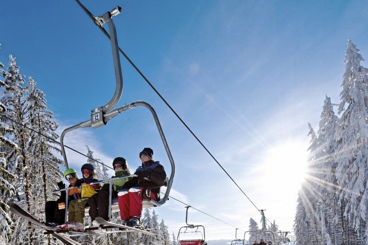Čehijas Dienvidrietumos pie Austrijas robežas atrodas Lipno slēpošanas kūrorts, kas piedāvā vairākas trases ar dažāda veida pacēlājiem, kā arī citas a Čehijas Dienvidrietumos pie Austrijas robežas atrodas Lipno slēpošanas kūrorts, kas piedāvā vairākas trases ar dažāda veida pacēlājiem, kā arī citas a 113222
