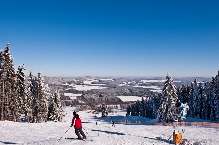 Čehijas Dienvidrietumos pie Austrijas robežas atrodas Lipno slēpošanas kūrorts, kas piedāvā vairākas trases ar dažāda veida pacēlājiem, kā arī citas a Čehijas Dienvidrietumos pie Austrijas robežas atrodas Lipno slēpošanas kūrorts, kas piedāvā vairākas trases ar dažāda veida pacēlājiem, kā arī citas a 113225