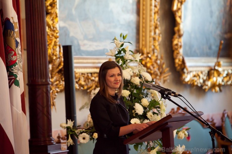 Atzīmējot pirms 79 gadiem iedibinātu tradīciju,Melngalvju namā uz svinīgu pasākumu bija aicināti skolu vadītāji, Valsts un pašvaldību amatpersonas, kā Atzīmējot pirms 79 gadiem iedibinātu tradīciju,Melngalvju namā uz svinīgu pasākumu bija aicināti skolu vadītāji, Valsts un pašvaldību amatpersonas, kā 113757