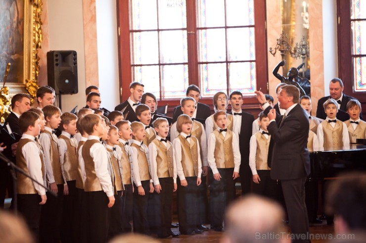 Atzīmējot pirms 79 gadiem iedibinātu tradīciju,Melngalvju namā uz svinīgu pasākumu bija aicināti skolu vadītāji, Valsts un pašvaldību amatpersonas, kā Atzīmējot pirms 79 gadiem iedibinātu tradīciju,Melngalvju namā uz svinīgu pasākumu bija aicināti skolu vadītāji, Valsts un pašvaldību amatpersonas, kā 113768