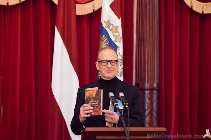 Atzīmējot pirms 79 gadiem iedibinātu tradīciju,Melngalvju namā uz svinīgu pasākumu bija aicināti skolu vadītāji, Valsts un pašvaldību amatpersonas, kā Atzīmējot pirms 79 gadiem iedibinātu tradīciju,Melngalvju namā uz svinīgu pasākumu bija aicināti skolu vadītāji, Valsts un pašvaldību amatpersonas, kā 113771