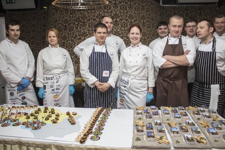 Viesnīcas Avalon Hotel restorānā norisinājies gastronomisks šovs Mūsdienu Latvijas garša, kurā kā šova dalībnieki iejutās Pavāru kluba šefpavāri Viesnīcas Avalon Hotel restorānā norisinājies gastronomisks šovs Mūsdienu Latvijas garša, kurā kā šova dalībnieki iejutās Pavāru kluba šefpavāri 114024