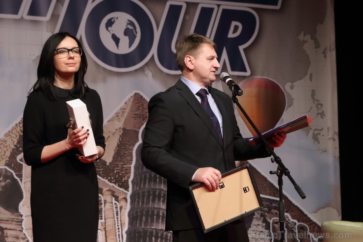 «GADA CILVĒKS TŪRISMĀ 2013» nominācijas «Uzņēmējs tūrisma aģentūru un tūroperatoru biznesā 2013» laureātu piesaka ALTA prezidente Kitija Gitendorfa. F «GADA CILVĒKS TŪRISMĀ 2013» nominācijas «Uzņēmējs tūrisma aģentūru un tūroperatoru biznesā 2013» laureātu piesaka ALTA prezidente Kitija Gitendorfa. F 114304