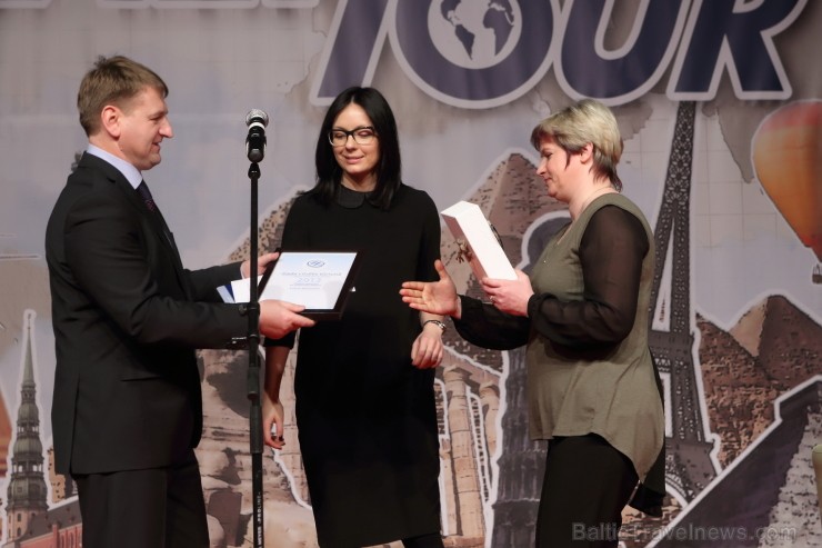 «GADA CILVĒKS TŪRISMĀ 2013» nominācijas «Uzņēmējs tūrisma aģentūru un tūroperatoru biznesā 2013» laureāts ir Vilnis Klinovičs (Impro), bet saņem Impro «GADA CILVĒKS TŪRISMĀ 2013» nominācijas «Uzņēmējs tūrisma aģentūru un tūroperatoru biznesā 2013» laureāts ir Vilnis Klinovičs (Impro), bet saņem Impro 114305