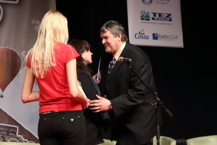«GADA CILVĒKS TŪRISMĀ 2013» nominācijas «Tūrisma žurnālists 2013» laureāts ir fotogrāfs Mārtiņš Purviņš (Delfi.lv). Foto: J. Ķilkuts, Fotoatelje.lv «GADA CILVĒKS TŪRISMĀ 2013» nominācijas «Tūrisma žurnālists 2013» laureāts ir fotogrāfs Mārtiņš Purviņš (Delfi.lv). Foto: J. Ķilkuts, Fotoatelje.lv 114327