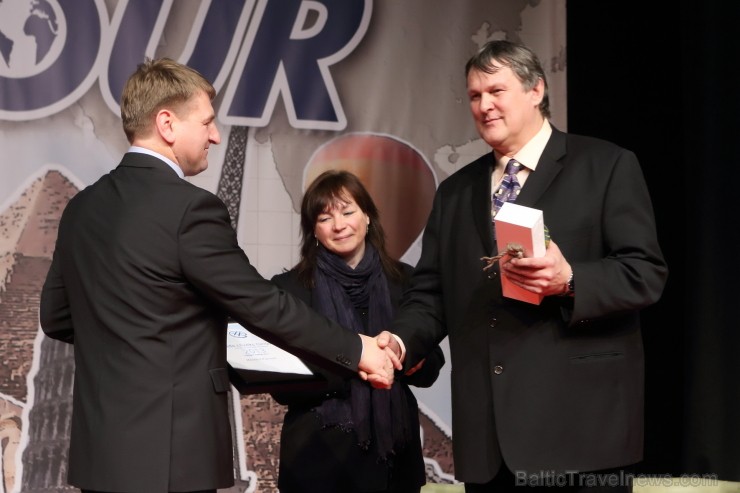 «GADA CILVĒKS TŪRISMĀ 2013» nominācijas «Tūrisma žurnālists 2013» laureāts ir fotogrāfs Mārtiņš Purviņš (Delfi.lv). Foto: J. Ķilkuts, Fotoatelje.lv «GADA CILVĒKS TŪRISMĀ 2013» nominācijas «Tūrisma žurnālists 2013» laureāts ir fotogrāfs Mārtiņš Purviņš (Delfi.lv). Foto: J. Ķilkuts, Fotoatelje.lv 114328