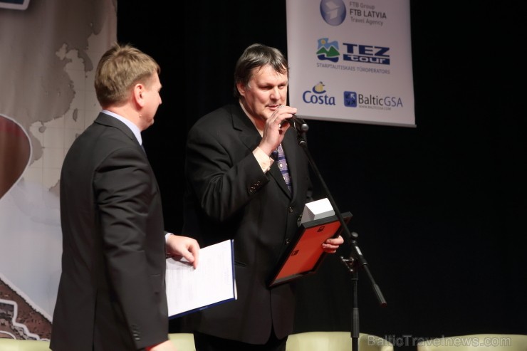 «GADA CILVĒKS TŪRISMĀ 2013» nominācijas «Tūrisma žurnālists 2013» laureāts ir fotogrāfs Mārtiņš Purviņš (Delfi.lv). Foto: J. Ķilkuts, Fotoatelje.lv «GADA CILVĒKS TŪRISMĀ 2013» nominācijas «Tūrisma žurnālists 2013» laureāts ir fotogrāfs Mārtiņš Purviņš (Delfi.lv). Foto: J. Ķilkuts, Fotoatelje.lv 114329