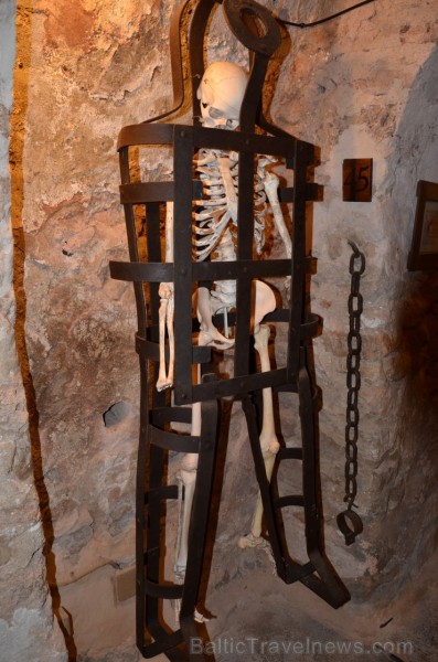 1239. gadā grāfs novēlēja La Granja muižu cisterciešu ordeņa mūkiem, kas šeit nodibināja savu klosteri. Tas pastāvēja 200 gadus līdz muiža kļuva par p 1239. gadā grāfs novēlēja La Granja muižu cisterciešu ordeņa mūkiem, kas šeit nodibināja savu klosteri. Tas pastāvēja 200 gadus līdz muiža kļuva par p 115156