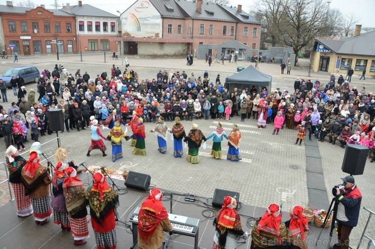 Jēkabpilī 1.martā Vecpilsētas laukumā notikusi Ziemas pavadīšana un Pavasara sagaidīšana jeb Masļeņicas svinēšana, ko ik gadu organizē Jēkabpils kriev Jēkabpilī 1.martā Vecpilsētas laukumā notikusi Ziemas pavadīšana un Pavasara sagaidīšana jeb Masļeņicas svinēšana, ko ik gadu organizē Jēkabpils kriev 115628