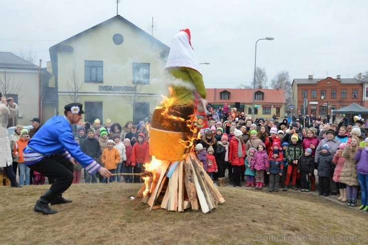 Jēkabpilī 1.martā Vecpilsētas laukumā notikusi Ziemas pavadīšana un Pavasara sagaidīšana jeb Masļeņicas svinēšana, ko ik gadu organizē Jēkabpils kriev Jēkabpilī 1.martā Vecpilsētas laukumā notikusi Ziemas pavadīšana un Pavasara sagaidīšana jeb Masļeņicas svinēšana, ko ik gadu organizē Jēkabpils kriev 115636