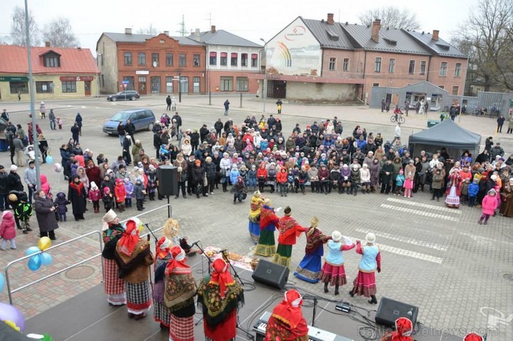 Jēkabpilī 1.martā Vecpilsētas laukumā notikusi Ziemas pavadīšana un Pavasara sagaidīšana jeb Masļeņicas svinēšana, ko ik gadu organizē Jēkabpils kriev Jēkabpilī 1.martā Vecpilsētas laukumā notikusi Ziemas pavadīšana un Pavasara sagaidīšana jeb Masļeņicas svinēšana, ko ik gadu organizē Jēkabpils kriev 115638