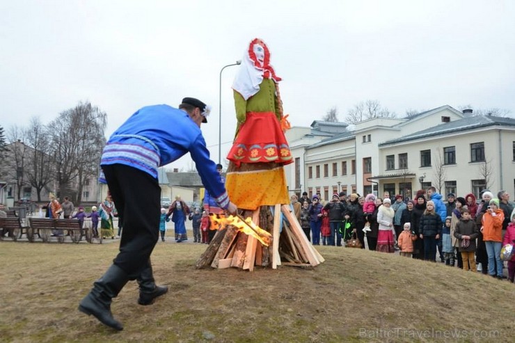 Jēkabpilī 1.martā Vecpilsētas laukumā notikusi Ziemas pavadīšana un Pavasara sagaidīšana jeb Masļeņicas svinēšana, ko ik gadu organizē Jēkabpils kriev Jēkabpilī 1.martā Vecpilsētas laukumā notikusi Ziemas pavadīšana un Pavasara sagaidīšana jeb Masļeņicas svinēšana, ko ik gadu organizē Jēkabpils kriev 115646