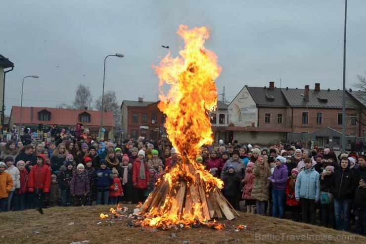 Jēkabpilī 1.martā Vecpilsētas laukumā notikusi Ziemas pavadīšana un Pavasara sagaidīšana jeb Masļeņicas svinēšana, ko ik gadu organizē Jēkabpils kriev Jēkabpilī 1.martā Vecpilsētas laukumā notikusi Ziemas pavadīšana un Pavasara sagaidīšana jeb Masļeņicas svinēšana, ko ik gadu organizē Jēkabpils kriev 115648