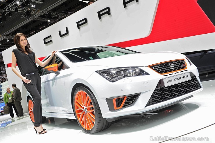 No 2014.gada 6.marta līdz 16.martam Ženēvas autoizstādē (www.salon-auto.ch) prezentē jaunākās automašīnas un skaistules Foto: UnitedPictures No 2014.gada 6.marta līdz 16.martam Ženēvas autoizstādē (www.salon-auto.ch) prezentē jaunākās automašīnas un skaistules Foto: UnitedPictures 115909