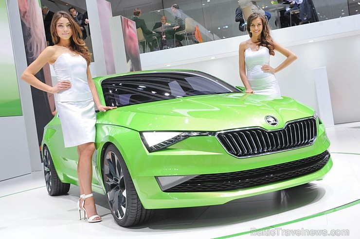 No 2014.gada 6.marta līdz 16.martam Ženēvas autoizstādē (www.salon-auto.ch) prezentē jaunākās automašīnas un skaistules Foto: UnitedPictures No 2014.gada 6.marta līdz 16.martam Ženēvas autoizstādē (www.salon-auto.ch) prezentē jaunākās automašīnas un skaistules Foto: UnitedPictures 115910
