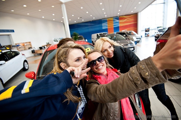 Inchcape Motors Latvija, oficiālā BTA Sieviešu dienas rallija auto – FORD zīmola pārstāvis Latvijā, izveidojis vienu no lielākajām t.s. selfiju galeri Inchcape Motors Latvija, oficiālā BTA Sieviešu dienas rallija auto – FORD zīmola pārstāvis Latvijā, izveidojis vienu no lielākajām t.s. selfiju galeri 116603