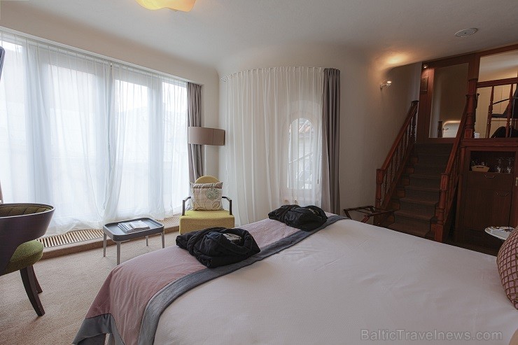 5* viesnīcā atrodas eleganti apartamenti, zivju restorāns Le Dome un miera oāze Dome SPA. Viesnīcā iespējams rīkot arī sanāksmes un pasākumus. Vairāk 5* viesnīcā atrodas eleganti apartamenti, zivju restorāns Le Dome un miera oāze Dome SPA. Viesnīcā iespējams rīkot arī sanāksmes un pasākumus. Vairāk 117348