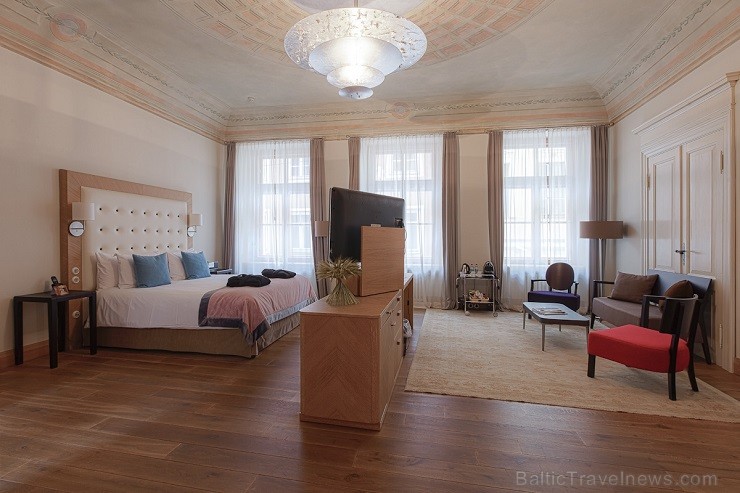 5* viesnīcā atrodas eleganti apartamenti, zivju restorāns Le Dome un miera oāze Dome SPA. Viesnīcā iespējams rīkot arī sanāksmes un pasākumus. Vairāk 5* viesnīcā atrodas eleganti apartamenti, zivju restorāns Le Dome un miera oāze Dome SPA. Viesnīcā iespējams rīkot arī sanāksmes un pasākumus. Vairāk 117349