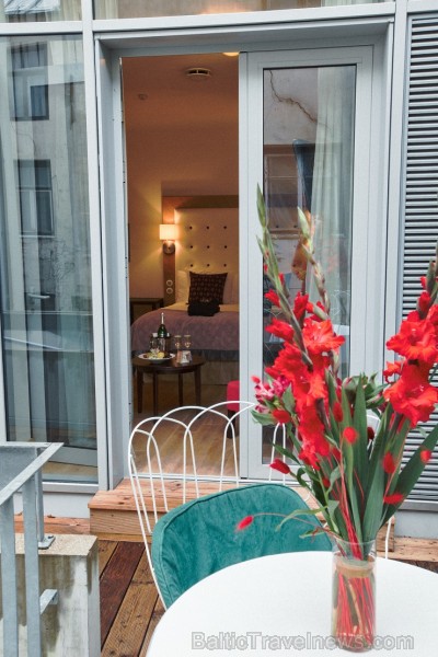 5* viesnīcā atrodas eleganti apartamenti, zivju restorāns Le Dome un miera oāze Dome SPA. Viesnīcā iespējams rīkot arī sanāksmes un pasākumus. Vairāk 5* viesnīcā atrodas eleganti apartamenti, zivju restorāns Le Dome un miera oāze Dome SPA. Viesnīcā iespējams rīkot arī sanāksmes un pasākumus. Vairāk 117364