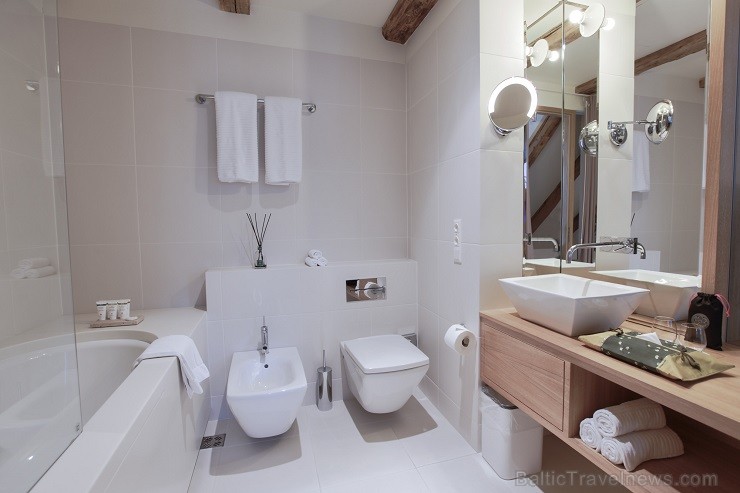 5* viesnīcā atrodas eleganti apartamenti, zivju restorāns Le Dome un miera oāze Dome SPA. Viesnīcā iespējams rīkot arī sanāksmes un pasākumus. Vairāk 5* viesnīcā atrodas eleganti apartamenti, zivju restorāns Le Dome un miera oāze Dome SPA. Viesnīcā iespējams rīkot arī sanāksmes un pasākumus. Vairāk 117368