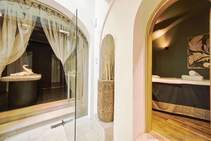 5* viesnīcā atrodas eleganti apartamenti, zivju restorāns Le Dome un miera oāze Dome SPA. Viesnīcā iespējams rīkot arī sanāksmes un pasākumus. Vairāk 5* viesnīcā atrodas eleganti apartamenti, zivju restorāns Le Dome un miera oāze Dome SPA. Viesnīcā iespējams rīkot arī sanāksmes un pasākumus. Vairāk 117369