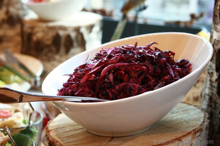 Vecrīgas restorāns Melnā Bite aicina uz pusdienu branču darba dienās no pulksten 12.00 līdz 16.00. Vairāk informācijas interneta vietnē www.melnabite. Vecrīgas restorāns Melnā Bite aicina uz pusdienu branču darba dienās no pulksten 12.00 līdz 16.00. Vairāk informācijas interneta vietnē www.melnabite. 117680