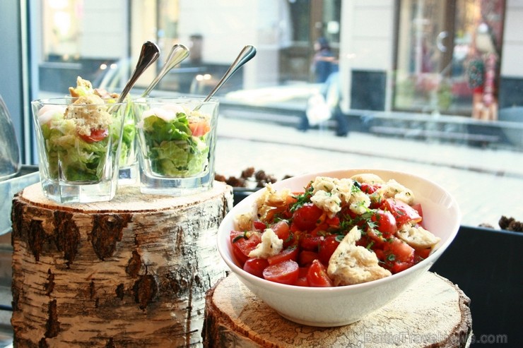 Vecrīgas restorāns Melnā Bite aicina uz pusdienu branču darba dienās no pulksten 12.00 līdz 16.00. Vairāk informācijas interneta vietnē www.melnabite. Vecrīgas restorāns Melnā Bite aicina uz pusdienu branču darba dienās no pulksten 12.00 līdz 16.00. Vairāk informācijas interneta vietnē www.melnabite. 117681