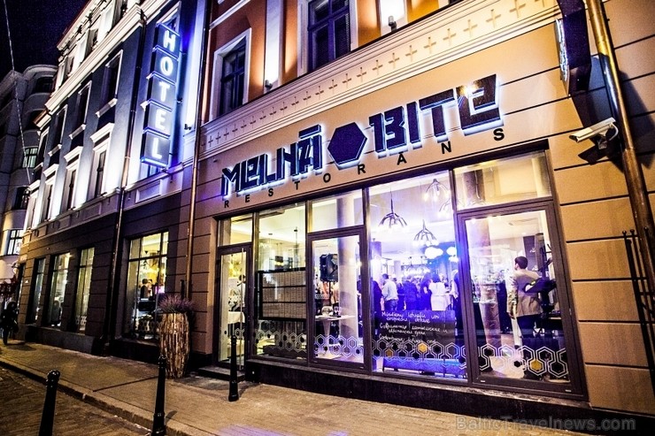 Vecrīgas restorāns Melnā Bite aicina uz pusdienu branču darba dienās no pulksten 12.00 līdz 16.00. Vairāk informācijas interneta vietnē www.melnabite. Vecrīgas restorāns Melnā Bite aicina uz pusdienu branču darba dienās no pulksten 12.00 līdz 16.00. Vairāk informācijas interneta vietnē www.melnabite. 117683