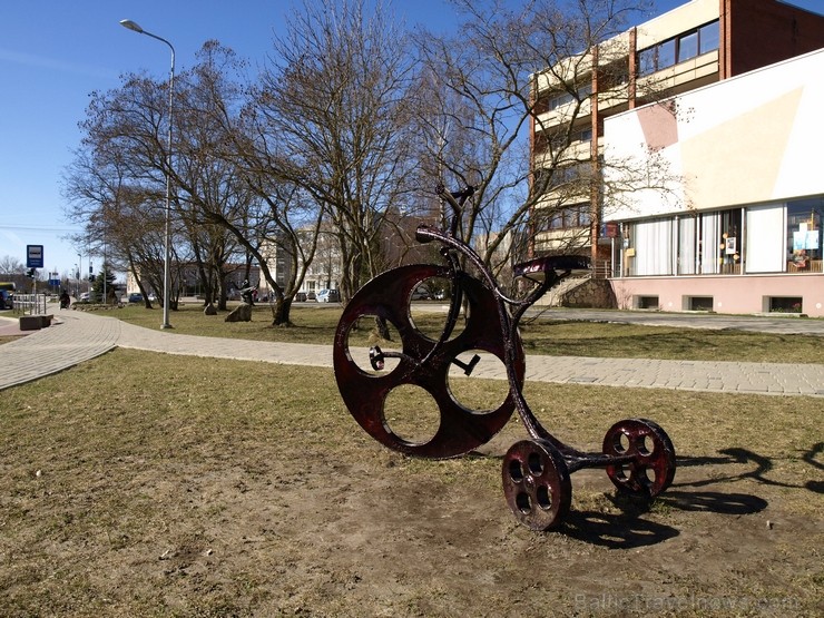Pilsētā vairākās vietās ir izvietoti vietējo skolu jauniešu radīti vides objekti - skulptūras - velosipēdi. Pilsētā vairākās vietās ir izvietoti vietējo skolu jauniešu radīti vides objekti - skulptūras - velosipēdi. 117972