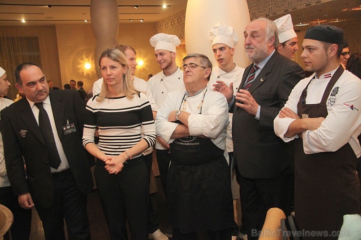 Vecrīgas restorānā «Kaļķu vārti» (www.KalkuVarti.lv) prezentējas Itālijas Komo reģiona šefpavārs Serdžo Mauri Vecrīgas restorānā «Kaļķu vārti» (www.KalkuVarti.lv) prezentējas Itālijas Komo reģiona šefpavārs Serdžo Mauri 118298