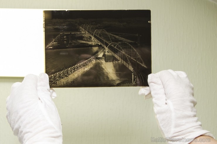Šeit klātienē var iepazīties gan ar fotogrāfa un kinooperatora E. Krauca stikla plašu fotonegatīvu kolekcijas par Ķeguma spēkstacijas būvgaitu oriģinā Šeit klātienē var iepazīties gan ar fotogrāfa un kinooperatora E. Krauca stikla plašu fotonegatīvu kolekcijas par Ķeguma spēkstacijas būvgaitu oriģinā 118570