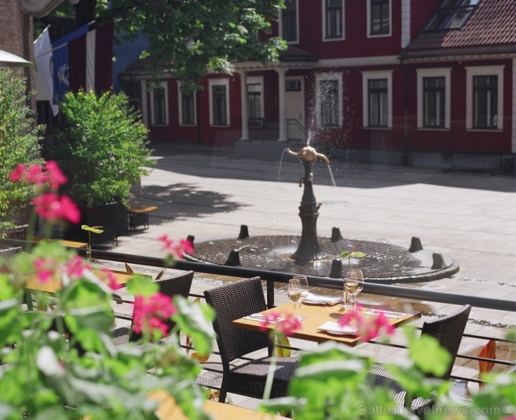 Latvijas 8 pieczvaigžņu viesnīcu restorāni piedalās akcijā «Gardēžu 5 zvaigžņu ceļojums», kurā ir iespēja laimēt dāvanu kartes 800 eiro vertībā. Piesa Latvijas 8 pieczvaigžņu viesnīcu restorāni piedalās akcijā «Gardēžu 5 zvaigžņu ceļojums», kurā ir iespēja laimēt dāvanu kartes 800 eiro vertībā. Piesa 118953
