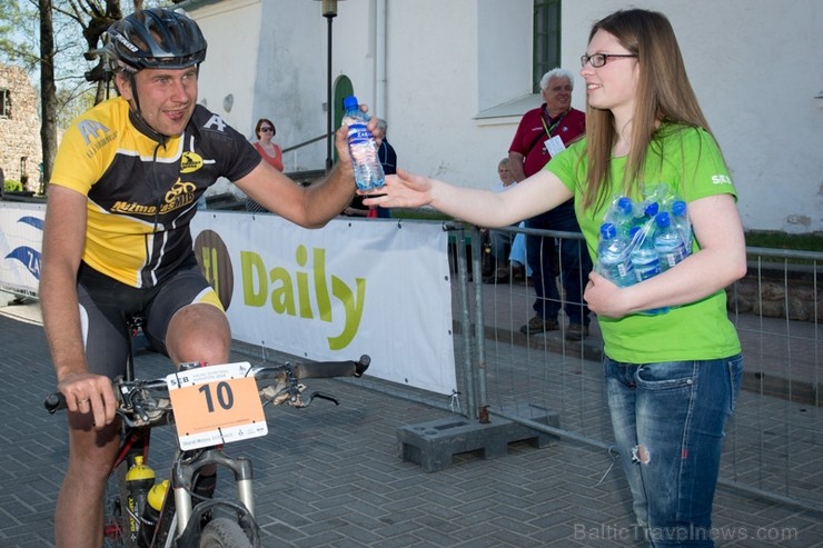 Spītējot putekļiem un saulei, 27. aprīlī vairāk kā 2000 dalībnieki pieveica SEB MTB maratona 1. posmu Cēsis - Valmiera. Vairāk - www.velo.lv Spītējot putekļiem un saulei, 27. aprīlī vairāk kā 2000 dalībnieki pieveica SEB MTB maratona 1. posmu Cēsis - Valmiera. Vairāk - www.velo.lv 119805