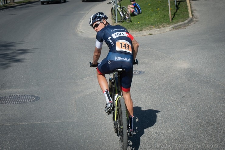Spītējot putekļiem un saulei, 27. aprīlī vairāk kā 2000 dalībnieki pieveica SEB MTB maratona 1. posmu Cēsis - Valmiera. Vairāk - www.velo.lv Spītējot putekļiem un saulei, 27. aprīlī vairāk kā 2000 dalībnieki pieveica SEB MTB maratona 1. posmu Cēsis - Valmiera. Vairāk - www.velo.lv 119841