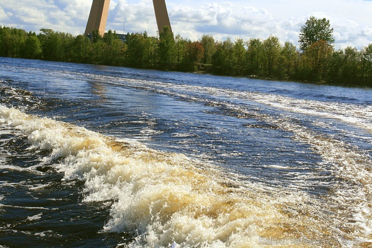 Gourmet Tour piedāvā izbraucienus ar jahtu pa maršrutiem no Rīgas uz Jūrmalu, Kuivižiem, Mērsragu, Roņu salu vai pa Daugavu uz Rīgas jūras līci un atp Gourmet Tour piedāvā izbraucienus ar jahtu pa maršrutiem no Rīgas uz Jūrmalu, Kuivižiem, Mērsragu, Roņu salu vai pa Daugavu uz Rīgas jūras līci un atp 121602