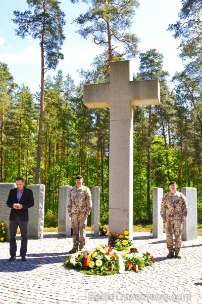 Brāļu kapu komiteja, kā Vācu kara kapu kopšanas Tautas apvienības partnerorganizācija Latvijā, 15. maijā Otrā pasaules kara vācu karavīru kapos Stro Brāļu kapu komiteja, kā Vācu kara kapu kopšanas Tautas apvienības partnerorganizācija Latvijā, 15. maijā Otrā pasaules kara vācu karavīru kapos Stro 121691