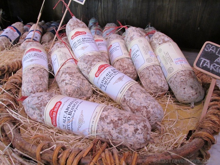 Šis stāsts ir par jauna koncepta vietu–miesnieka bistro.Tur ne tikai var iegādāties neskaitāmu šķirņu gaļas un siera produkciju, bet arī papusdienot v Šis stāsts ir par jauna koncepta vietu–miesnieka bistro.Tur ne tikai var iegādāties neskaitāmu šķirņu gaļas un siera produkciju, bet arī papusdienot v 122455